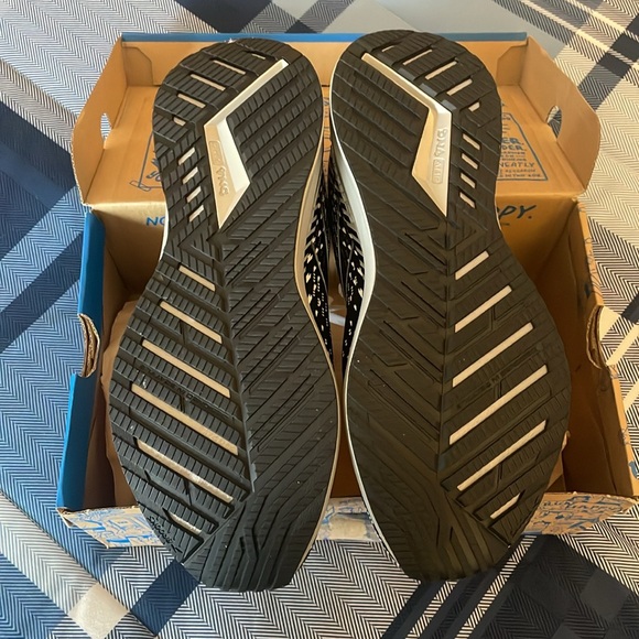 BROOKS LEVITATE CTS - Picture 7 of 8